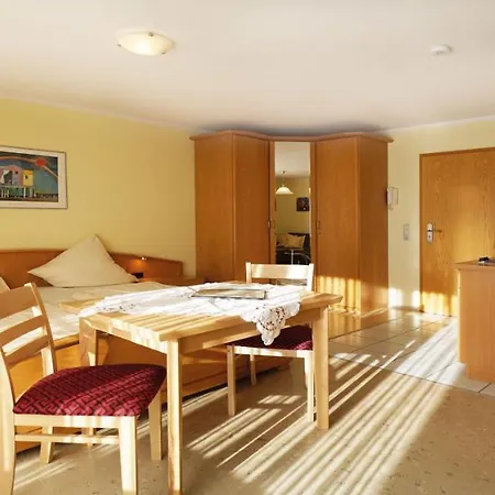 מלון דירות Appartementhaus Wuerding 3*